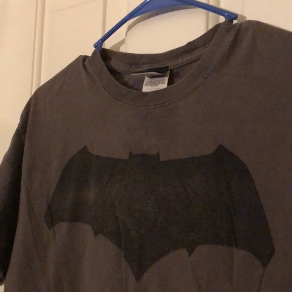Adult Medium Batman Logo T-shirt - Picture 2 of 3